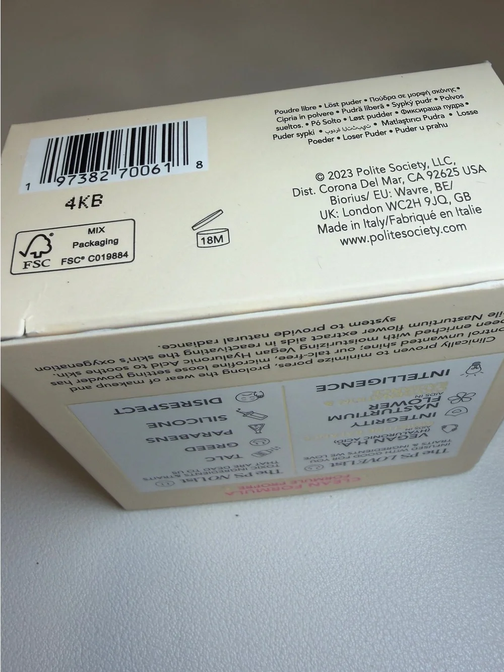 Polite Society More Than a Pretty Powder 0.3oz Universal translucent set&blur
